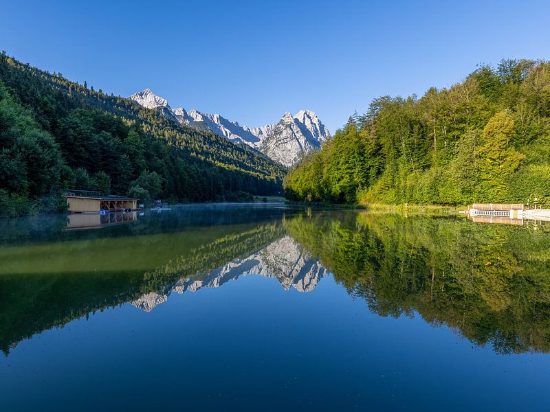 Schöne Spiegelung am Riessersee von Teresa Bauer