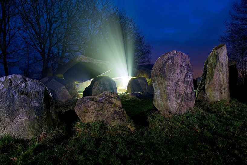 Hunebed mystérieux dans la nuit par Anton de Zeeuw