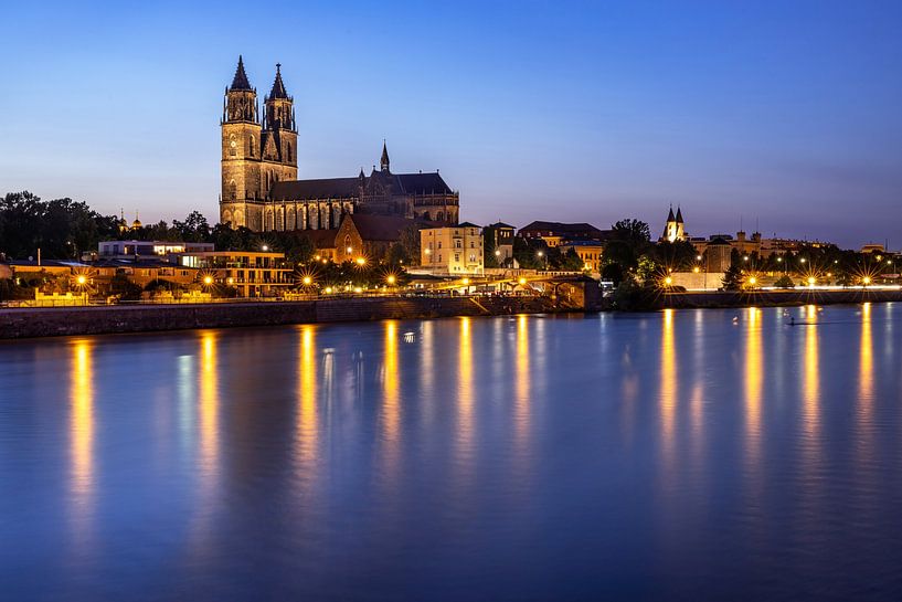 Magdeburg Skyline à l'heure bleue par Frank Herrmann