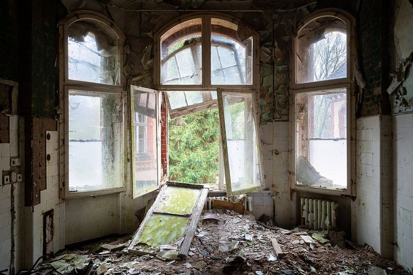 Severe decay in Beelitz. by Roman Robroek - Photos of Abandoned Buildings