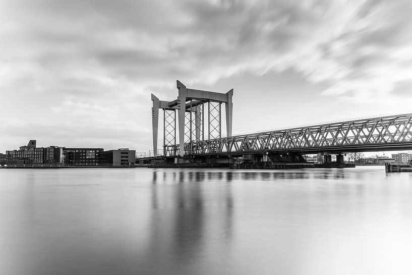 Pont ferroviaire Zwijndrechtse près de Dordrecht, en noir et blanc par Patrick Verhoef