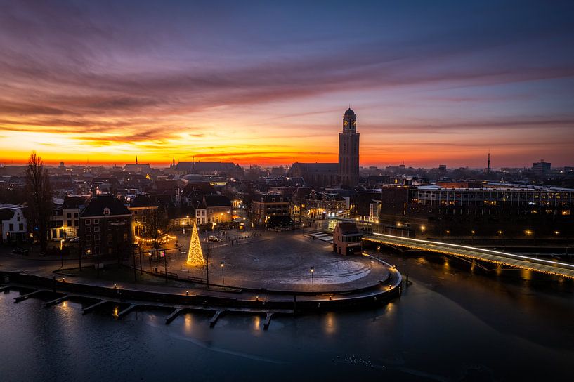 Skyline von Zwolle an einem kalten Dezembermorgen von Thomas Bartelds