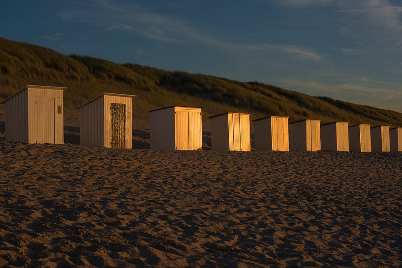 Beach houses with sunset by Blond Beeld