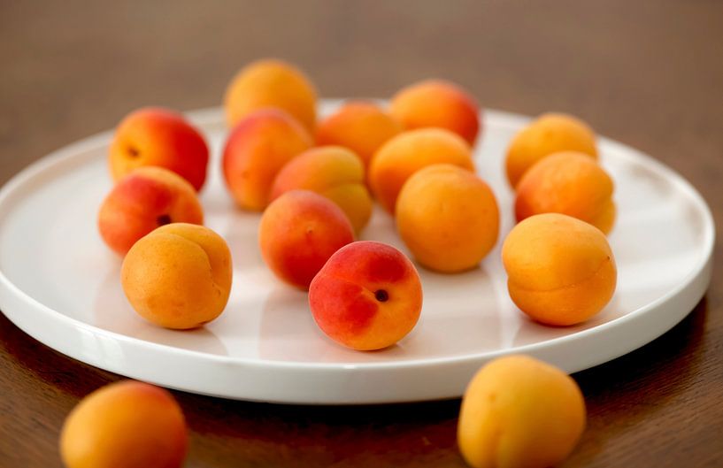 Apricots by Thomas Jäger
