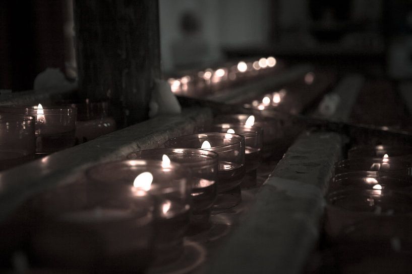 Een klein beetje licht in de duisternis von Tess Groote