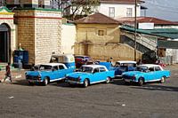 Blaue Peugeot 404