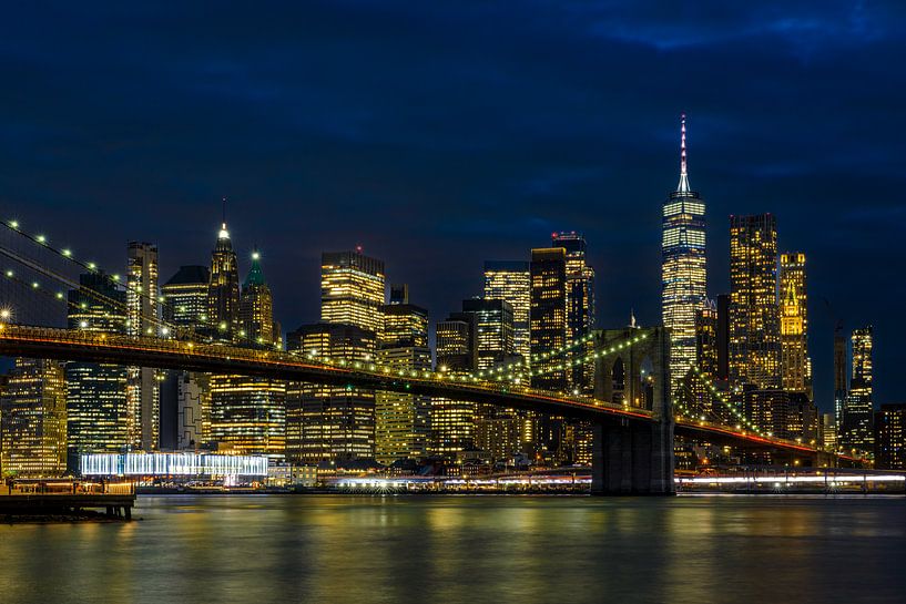 New York City Manhattan night skyline par Peter Vruggink