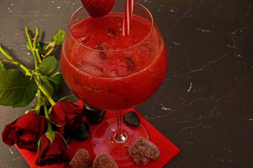 frozen strawberries in a crush with gin. by Babetts Bildergalerie