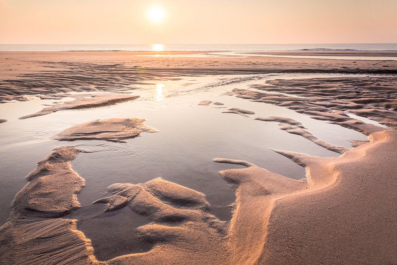 Petit lac de plage sur la falaise rouge près de Kampen, Sylt par Christian Müringer