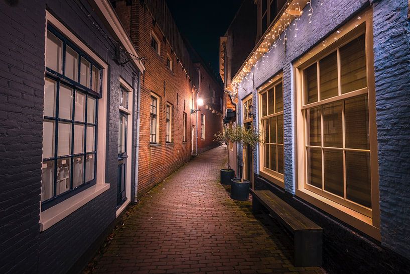 Schoolsteeg in de avond van Guido Graas