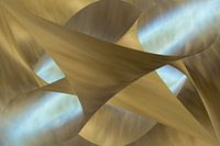 Un faisceau de lumière bleu pâle pris dans l'or