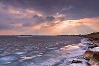 Zonlicht op ijs van het Markermeer
