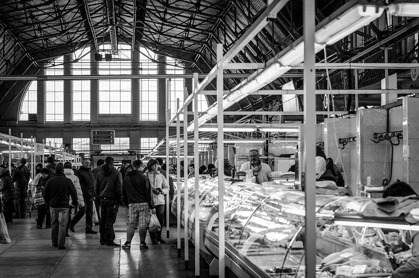 Riga oude markthal zeppelin loods zwart wit by Manon Ruitenberg