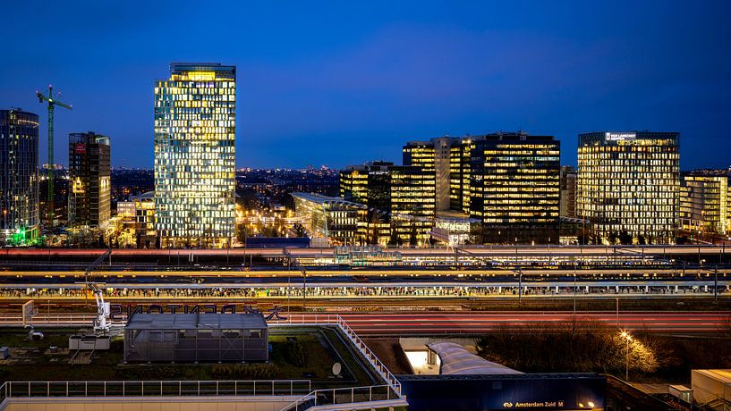 Amsterdam Zuidas am Abend von Guido Pijper