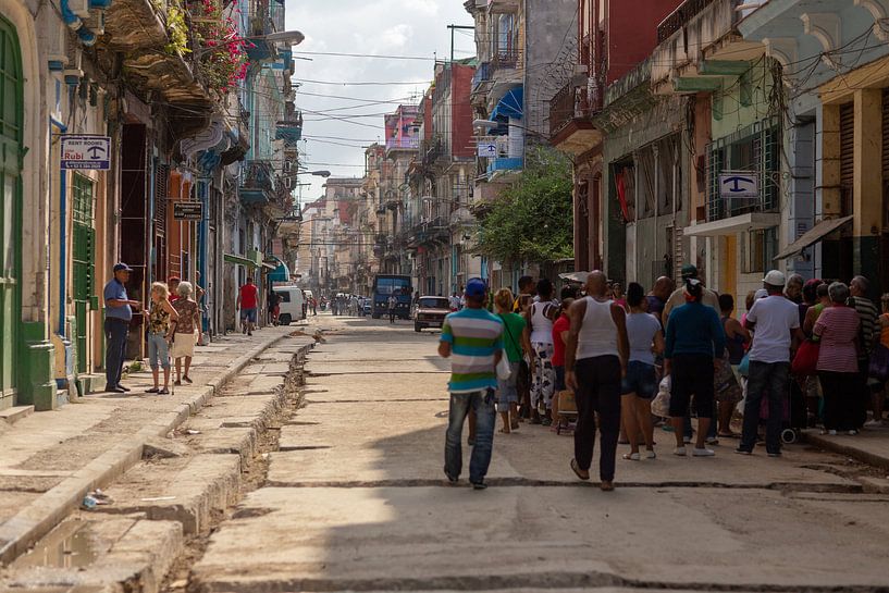 Streetlife Havana by Dennis Eckert