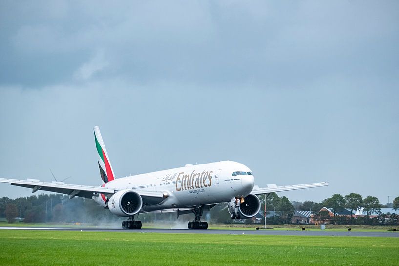 Emirates Airline Boeing 777 landing at Schiphol airport by Sjoerd van der Wal Photography