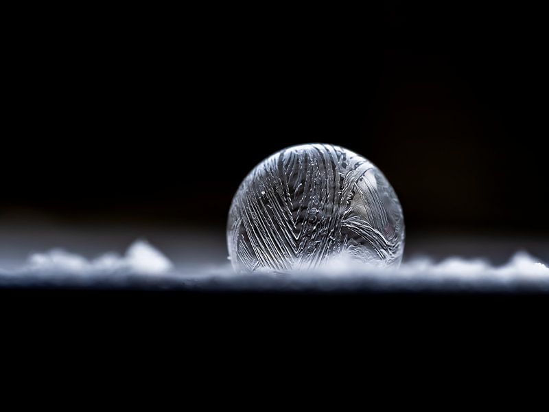 Frozen bubble by Sjoukje Bouman | Photography & Art Studio