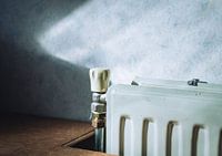 Heizung mit weichem Licht auf der Tapete