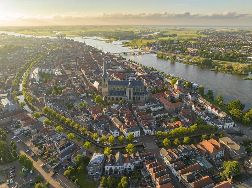 Panorama aérien de Kampen en soirée au printemps par Sjoerd van der Wal Photographie