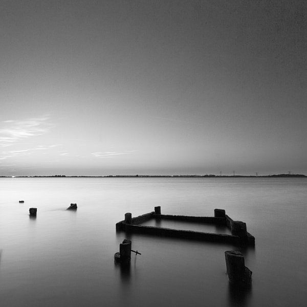 Shield Lake von István Lahpor