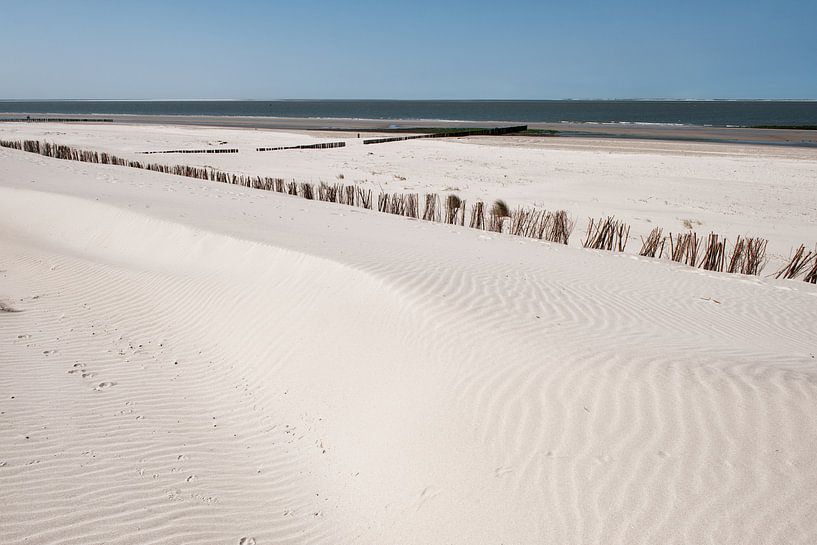 Bezaubernde Gelassenheit: Der Strand von Ameland von Wendy Bos