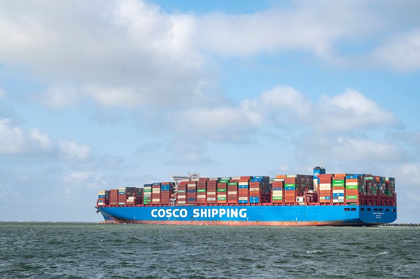 Containerschiff verlässt den Hafen von Rotterdam in Richtung offene Nordsee von Sjoerd van der Wal Fotografie