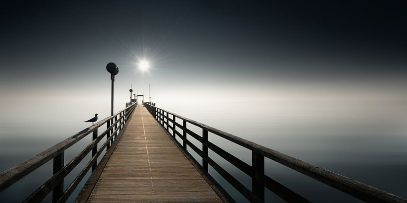 Pont maritime stylé au bord de la mer par Voss photographie