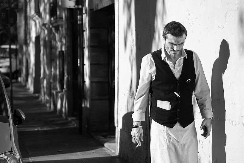 Pariser Kellner auf der Kinoleinwand von Marcella van Tol