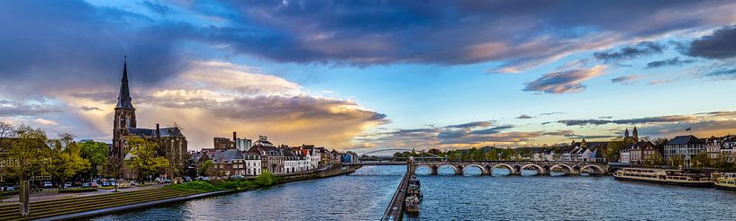 Regenwolken über Maastricht I von Teun Ruijters