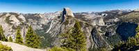 Der Naturpark ist bekannt für das Yosemite-Tal, ein Tal, das von Gletschern mit Granitfelsen gebilde