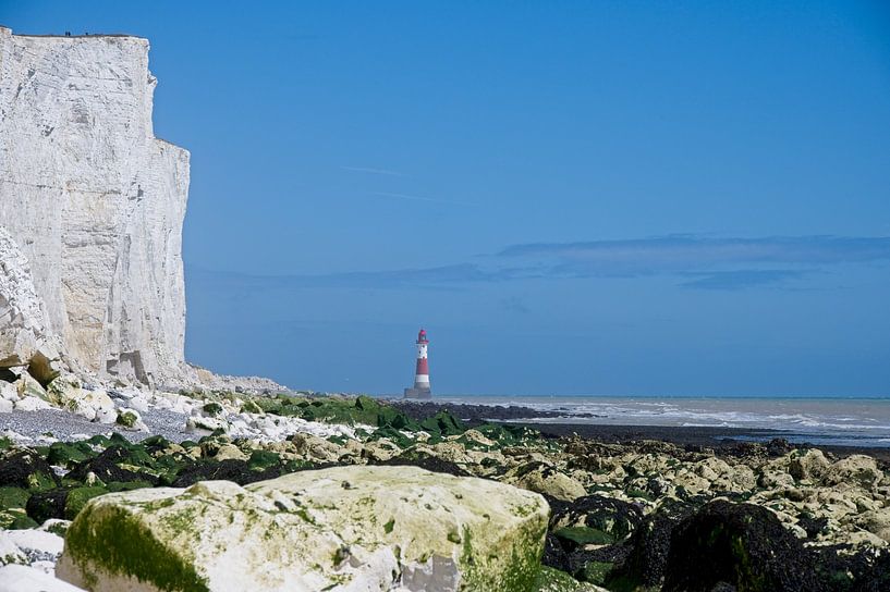 Phare en mer sur une falaise par Theo Felten