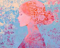 Femme tranquille et motifs floraux