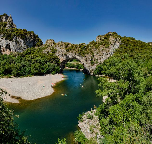 Le Pont d'Arc sur l'Ardèche par Rene van der Meer