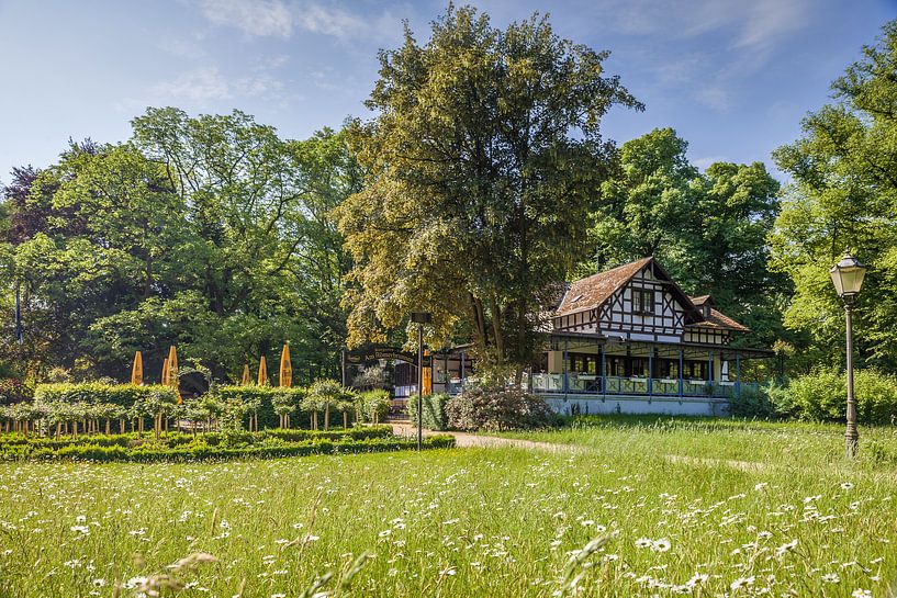 Restaurant am Römerbrunnen im Kurpark von Bad Homburg par Christian Müringer