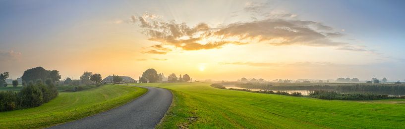 Sonnenaufgang über der Landschaft des IJsseldeltas bei Kampen von Sjoerd van der Wal Fotografie