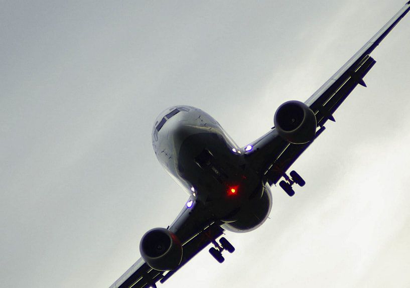 Flugzeug in Schieflage von Norbert Sülzner