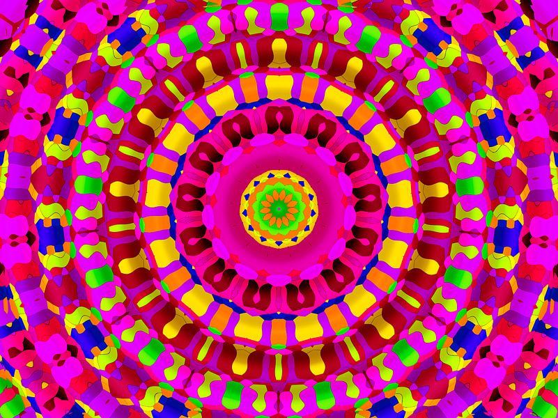 Violet Art - Mandala in Violett und Rot von Caroline Lichthart