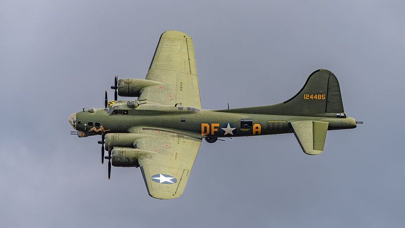 Boeing B-17G Flying Fortress. by Jaap van den Berg
