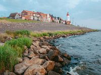 Urk, der Leuchtturm und das IJsselmeer bei Sonnenuntergang