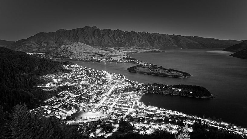 Views of Queenstown in Black and White by Henk Meijer Photography