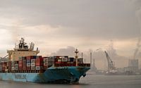 Un porte-conteneurs Maersk quittant le port de Rotterdam
