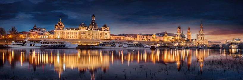 Skyline Panorama von der Stadt Dresden in Sachsen. von Voss Fine Art Fotografie