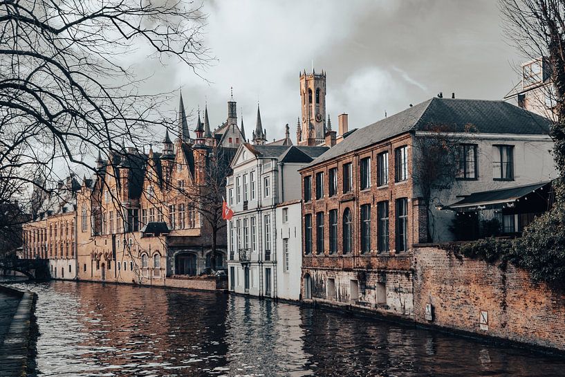 Paysage urbain de Bruges depuis Meebrug avec les façades médiévales et la tour du Beffroi par Daan Duvillier | Dsquared Photography