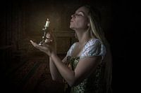 Mädchen mit der Kerze