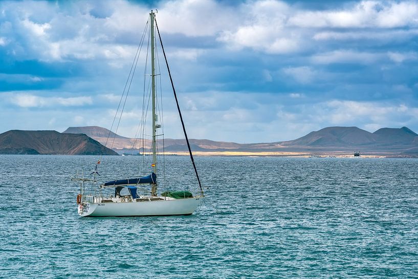 Petit voilier au large de Lanzarote par Photo Art Thomas Klee