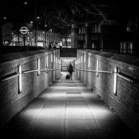 U-Bahn-Eingang bei Nacht, London, England