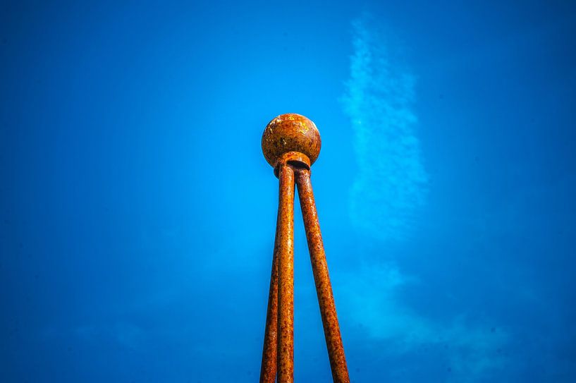 Eine rostige Kugel von Norbert Sülzner