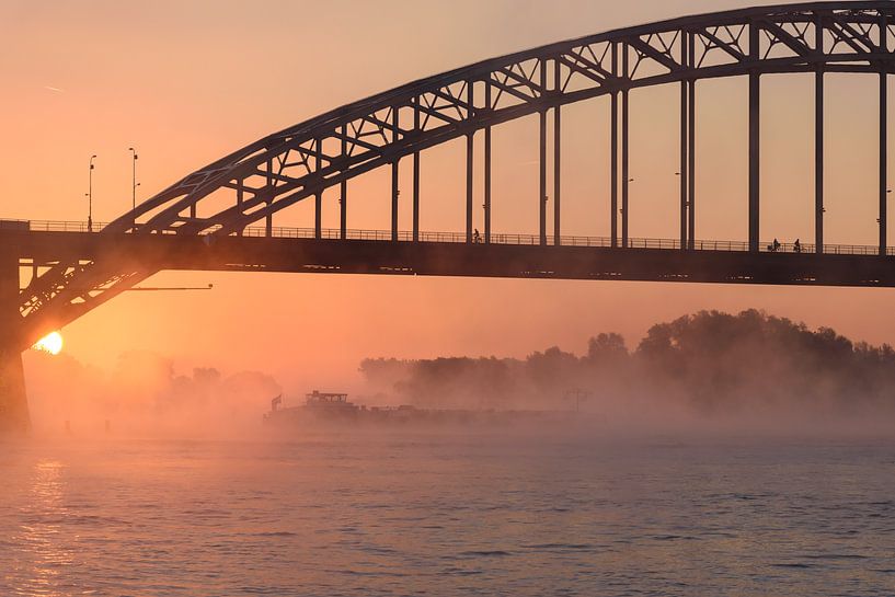 Foggy sunrise Waal bridge by Femke Straten