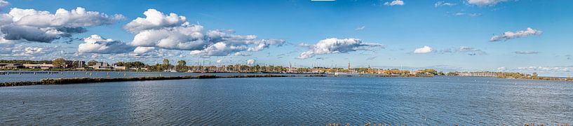 Ligne d'horizon panoramique d'Enkhuizen. par Brian Morgan