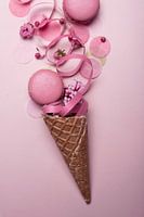 A pink macaroon party in an ice cream